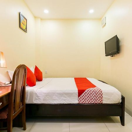 Oyo 422 Nguyen Thanh Hotel Ho Chi Minh-stad Buitenkant foto