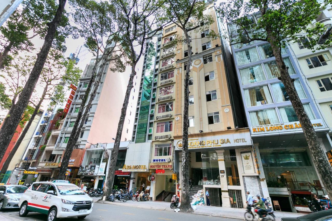 Oyo 422 Nguyen Thanh Hotel Ho Chi Minh-stad Buitenkant foto
